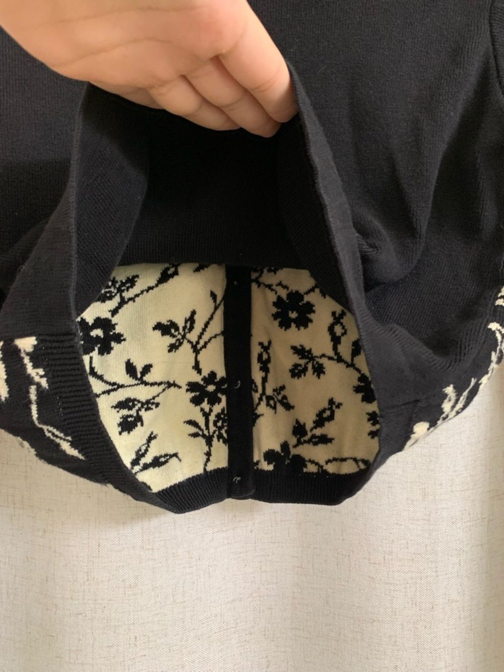 GAP 100% Cotton Heavy Weight Cropped Black Cream Floral Button Cardigan Small - Picture 5 of 6